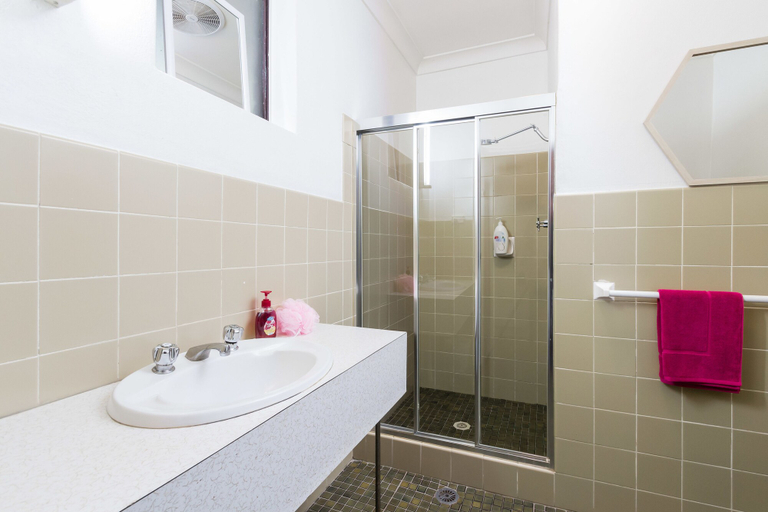 Bathroom 3, Archibald Hotel, Hawkesbury
