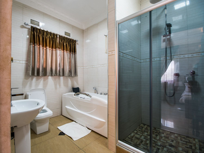 Bathroom 5, Sherbourne Hotel, Kitwe
