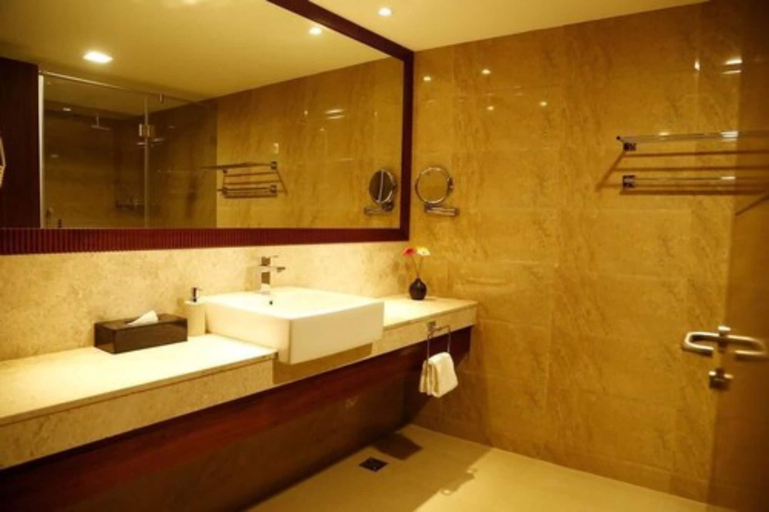 Bathroom 5, The Raviz Calicut, Kozhikode