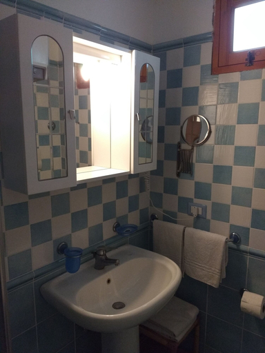 Bathroom 4, La Giara Vulcano, Messina