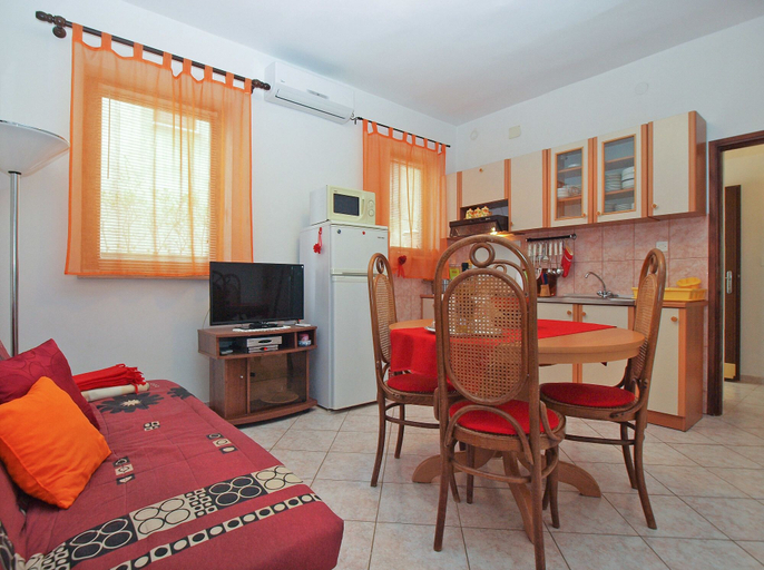 Others 4, Apartment 1569, Pula