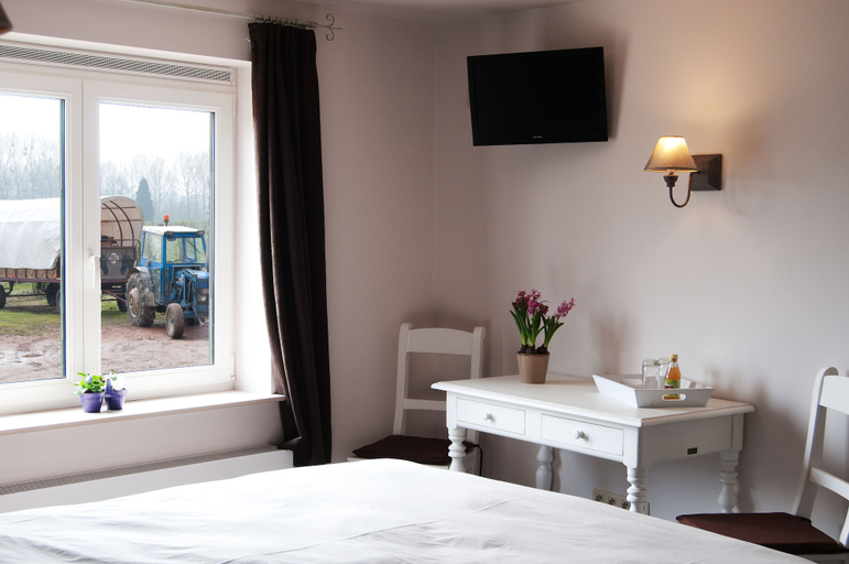 Bedroom 1, De Fruithoeve, Limburg
