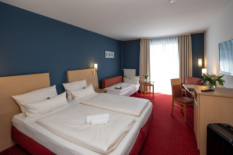 Bedroom 3, Hotel Mainpromenade, Main-Spessart