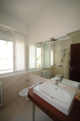 Bathroom 4, Hotel Conradi, Sondrio