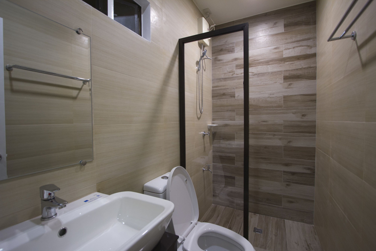 Bathroom 4, Red Knight Gardens, Davao City