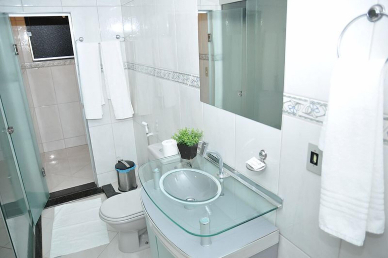 Bathroom, Master Hotel, Salinas