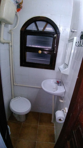 Bathroom 4, Ferias do Massari, Cabo Frio