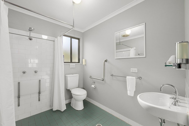 Bathroom 5, Cottages On Mount View, Cessnock