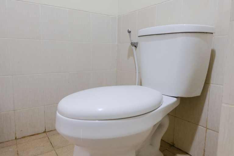 Bathroom 5, Good Deal Studio at Oxford Jatinangor Apartment By Travelio, Sumedang
