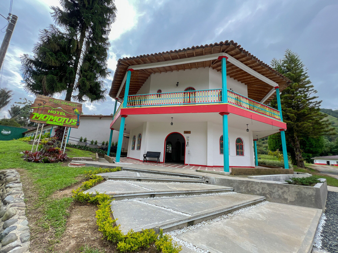 Exterior & Views