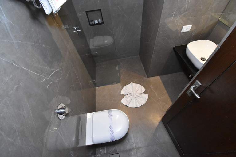Bathroom 4, Kings International Juhu, Mumbai Suburban