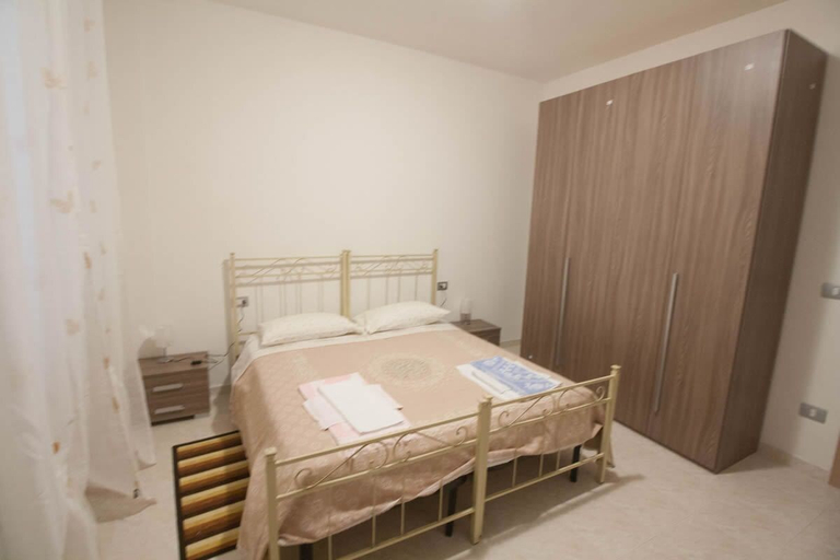 Bedroom 1, La Marina, Chieti