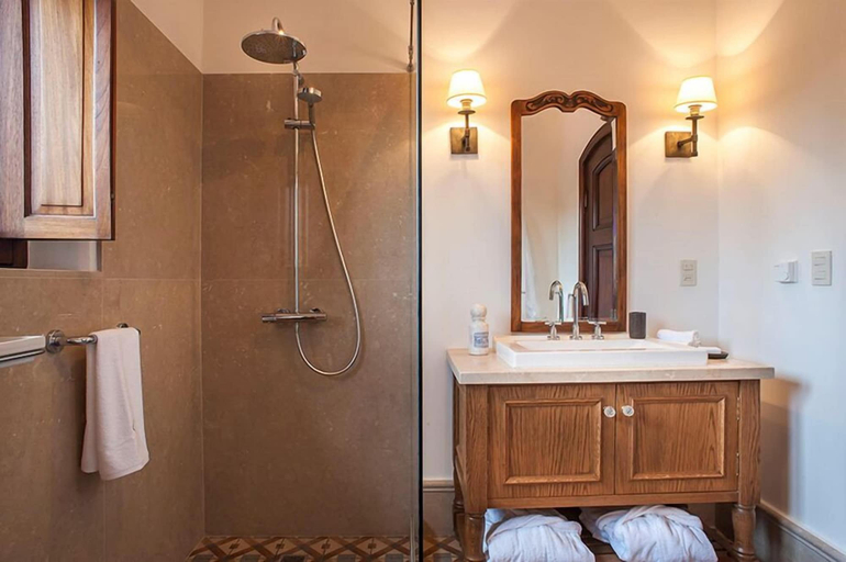 Bathroom 4, La Baguala Hotel, Montevideo