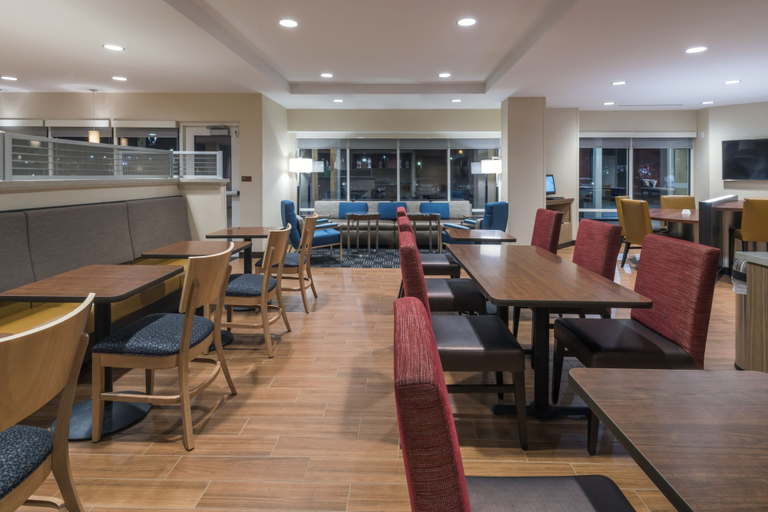 Food & Drinks 5, TownePlace Suites by Marriott Hays, Ellis