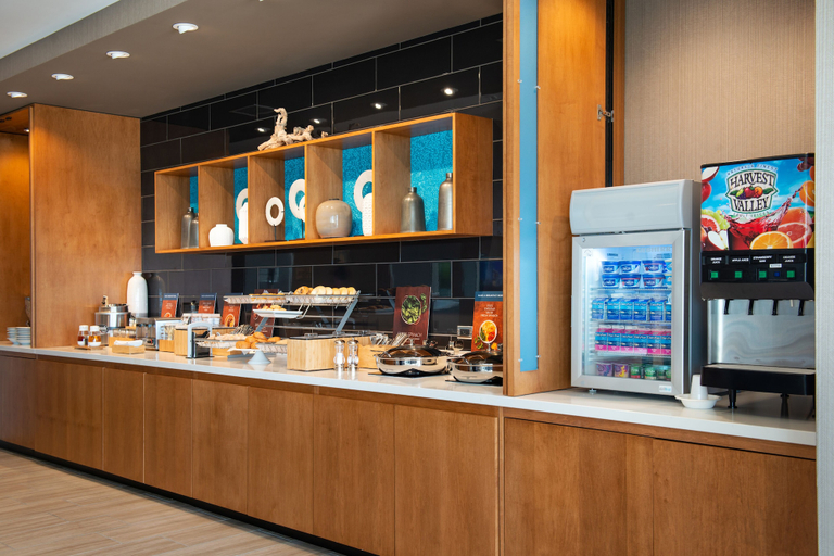 Food & Drinks 5, SpringHill Suites by Marriott Springfield Southwest, Sangamon