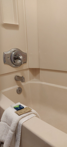 Bathroom 4, Sandusky Inn, Erie