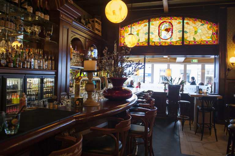 Food & Drinks 5, Hotel et le Café de Paris, Apeldoorn