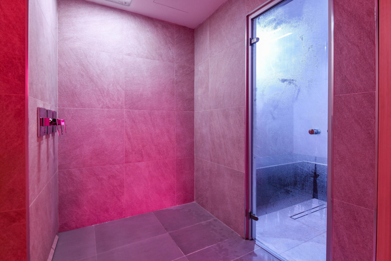 Bathroom 5, Hotel Master, Brescia