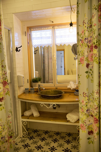 Bathroom 4, Ninho Saloio, Mafra