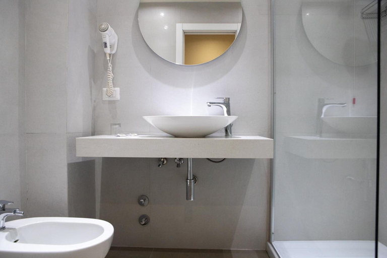Bathroom 4, Hotel Nuovo Savi, Pistoia