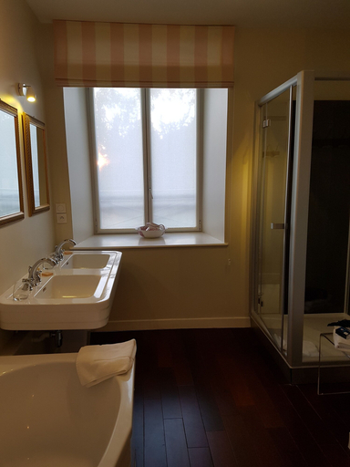 Bathroom 5, Manoir de Kergrec'h, Côtes-d'Armor