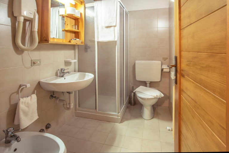 Bathroom 3, Relais Club Residence, Trento
