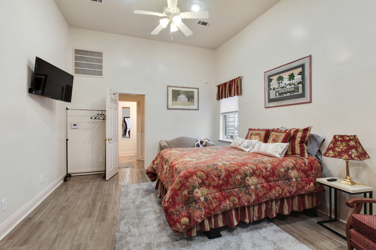 Studio - 804, Orleans