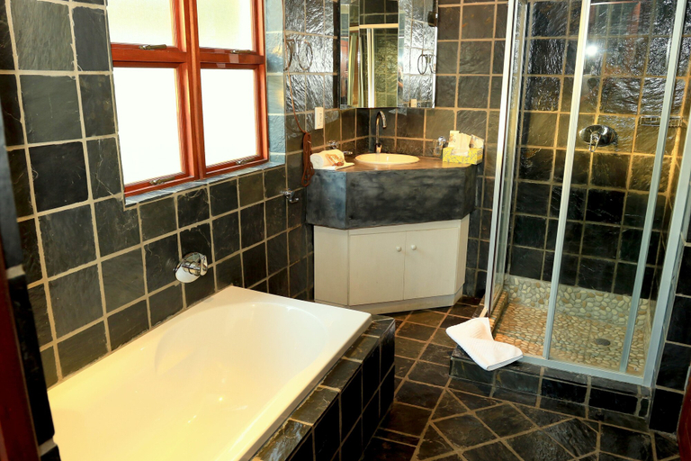 Bathroom 5, La Lechere Guest House, Mopani