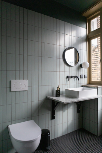 Bathroom 2, Mr. Lewis, Bloemendaal