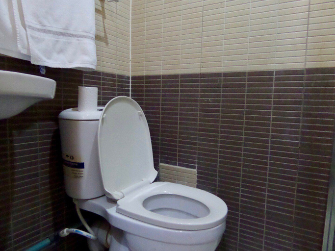 Bathroom 3, Deen Apartment Services, Ikeja
