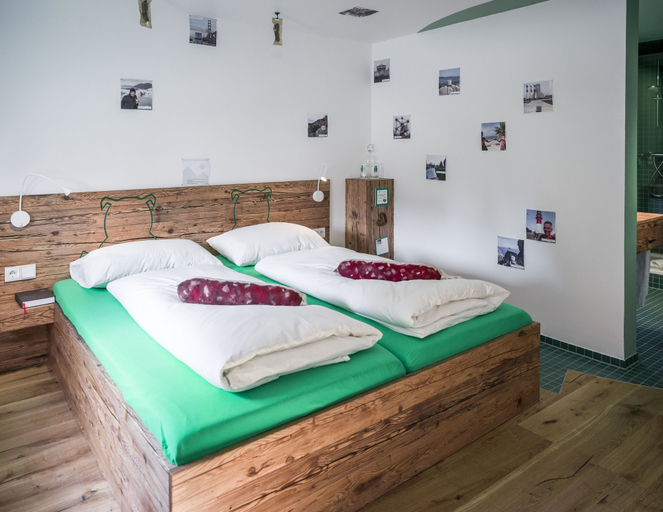 Bedroom 4, BRATWURSThotel, Roth