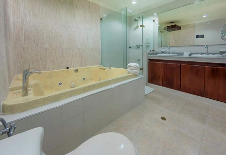 Bathroom 5, Hotel Guadalajara, Guadalajara de Buga