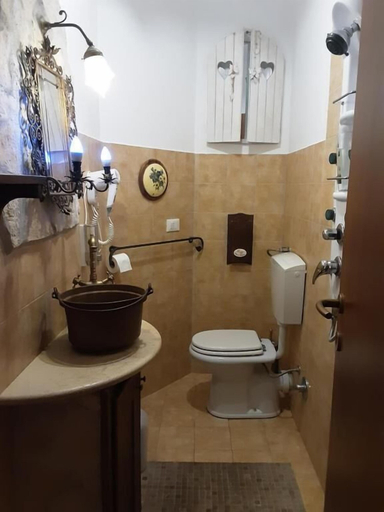 Bathroom 2, Atollo della Sabina, Rieti