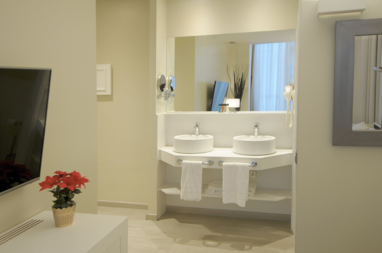 Bathroom 4, Serennia Exclusive Rooms, Barcelona