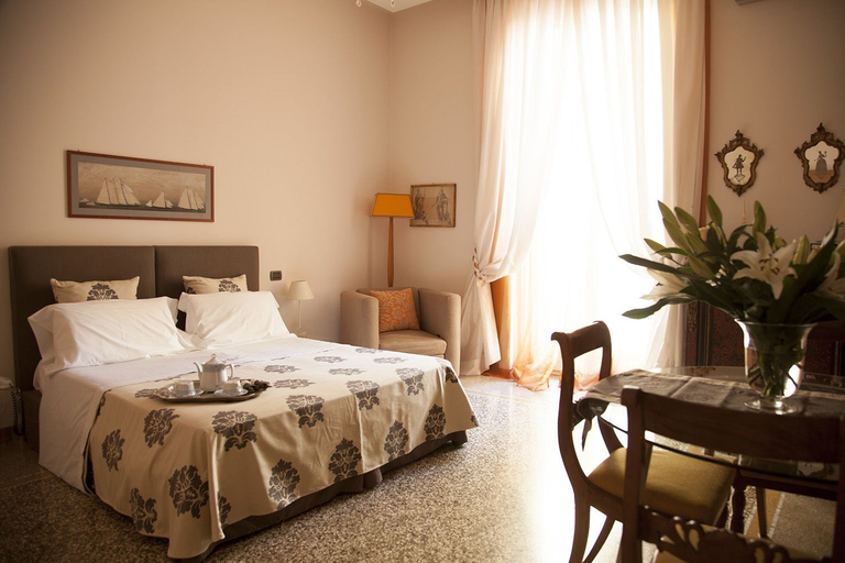 Bedroom 2, B&B Orsini46, Napoli