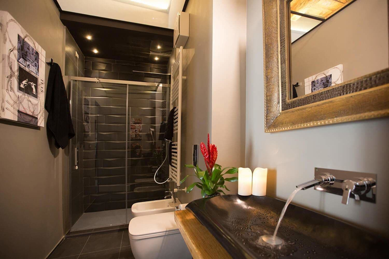 Bathroom 5, Palazzo Cannavina, Campobasso