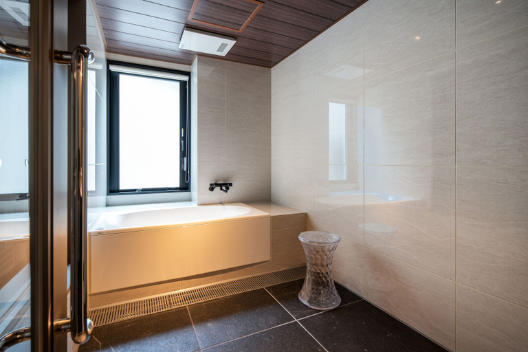 Bathroom 4, La Viola, Kyoto