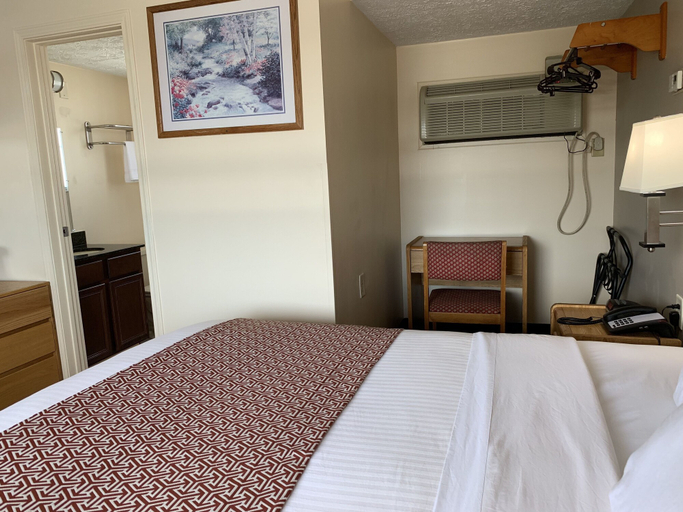Bedroom 5, Sandusky Inn, Erie