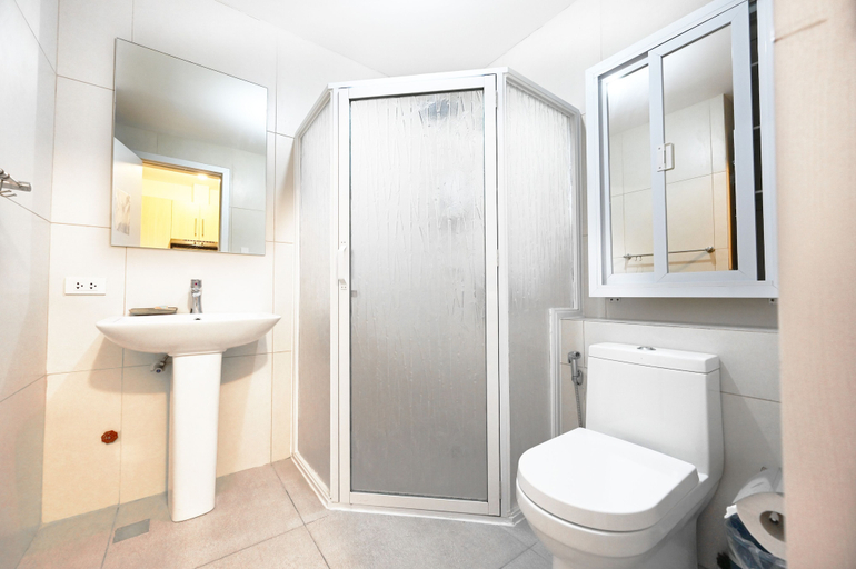Bathroom 5, Cedar Peak Condominium by Tripsters Hub, Baguio City