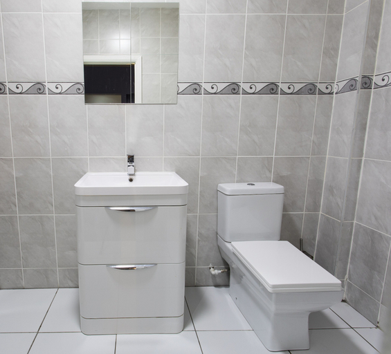 Bathroom 4, High Bank Hotel, Leeds