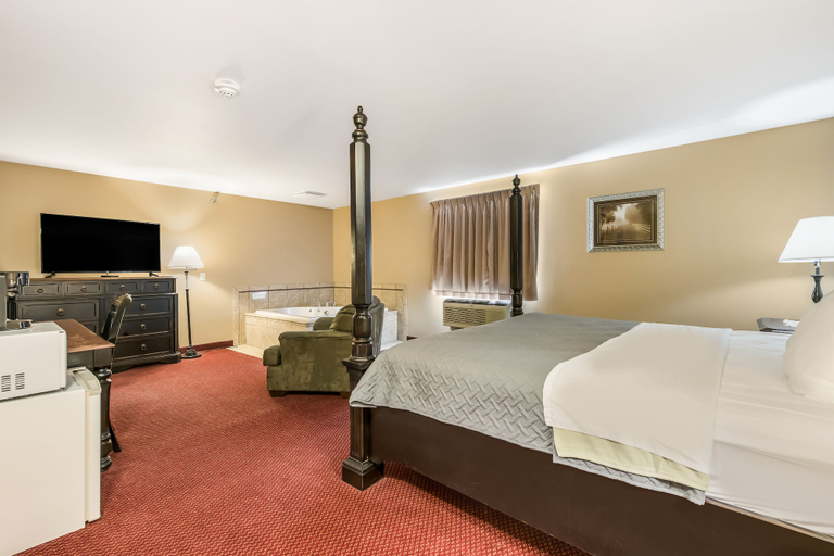 Bedroom 3, Econo Lodge Rice Lake, Barron