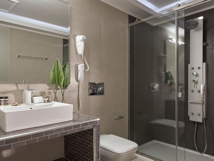Bathroom 5, Koukounaria Hotel & Suites, Ionian Islands
