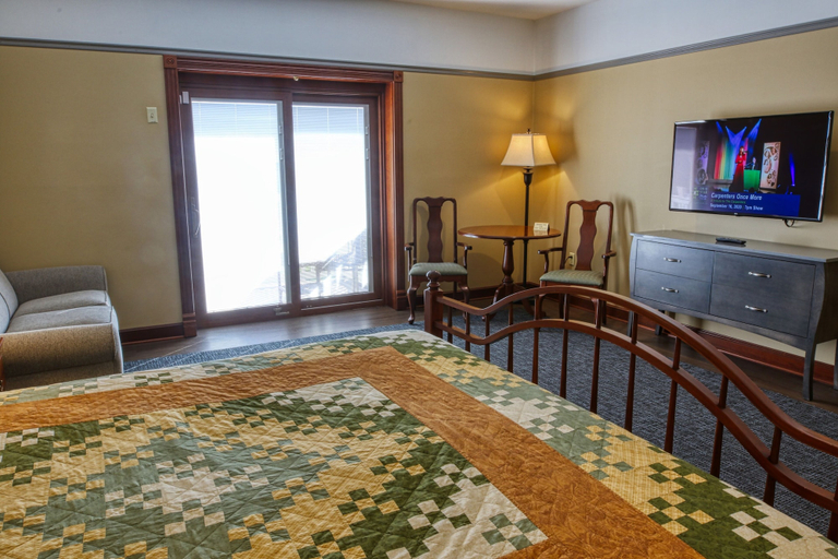 Bedroom 3, Carlisle Inn Walnut Creek, Holmes