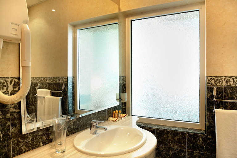 Bathroom 5, Anna Palace Hotel, Rousse