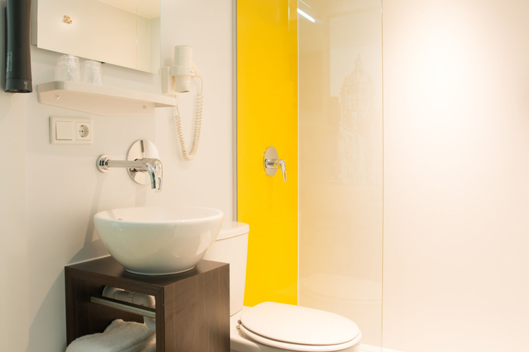 Bathroom 4, Qbic Hotel Amsterdam WTC, Amsterdam