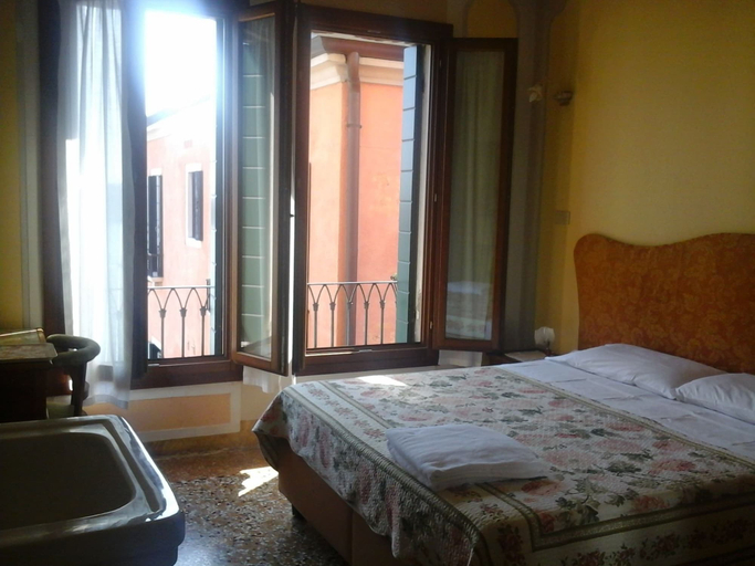Bedroom 2, Pensione Seguso, Venezia