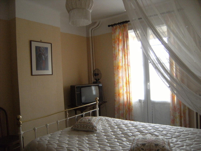 Bedroom 3, Le Soleil d'Or, Orne