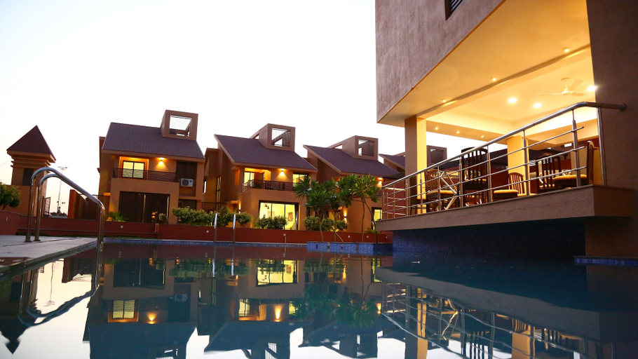 Exterior & Views