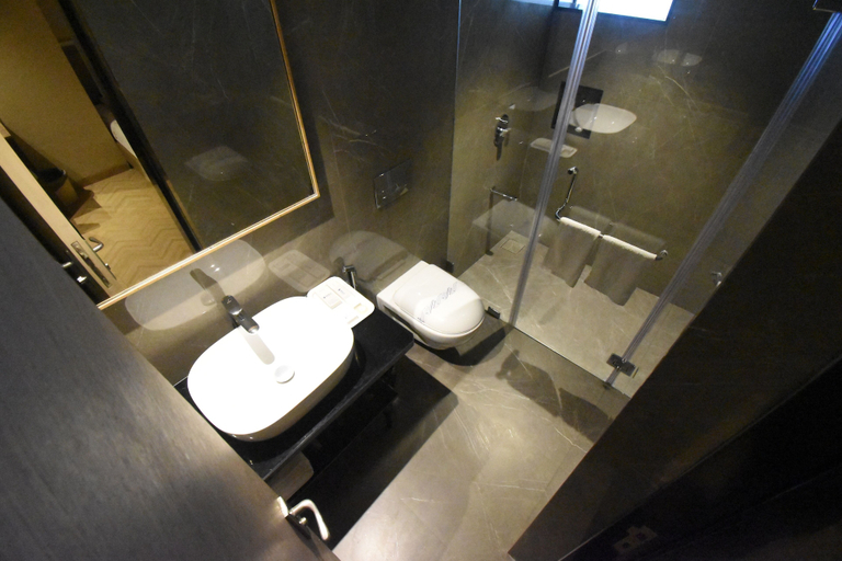 Bathroom 4, Kings International Juhu, Mumbai Suburban