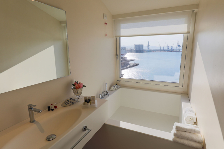 Bathroom 4, Grand Hotel Palace, Ancona